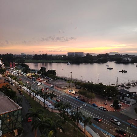 Town Condo - Marina Court Kota Kinabalu Bagian luar foto