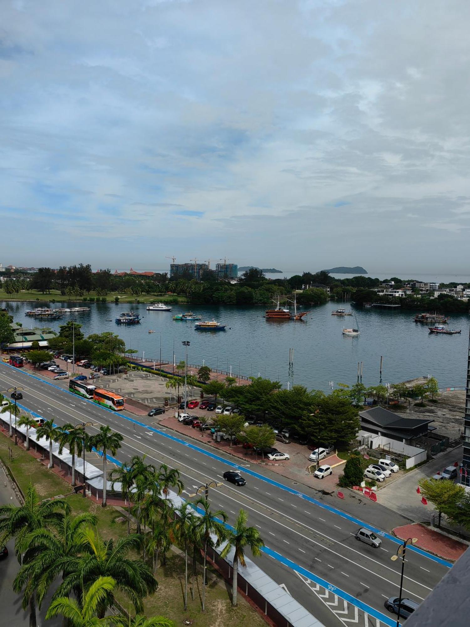 Town Condo - Marina Court Kota Kinabalu Bagian luar foto